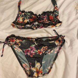 Bikini Size 6 EUC